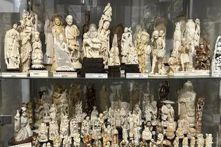 Małopolskie galerie sztuki sprzedawały wyroby z kości słoniowej. Policja zabezpieczyła prawie 230 eksponatów