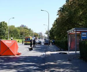 Samochód wjechał w przystanek w Warszawie