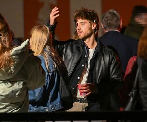 Maciej Musiał całował ukochaną na balkonie