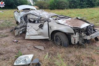 Toyota kompletnie zmiażdżona. Dach złożył się jak harmonijka. Kierowca nie miał szans
