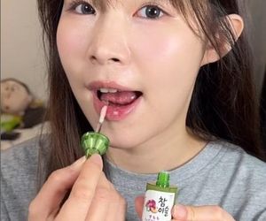 Nie żyje influencerka, która jadła kosmetyki. Miała tylko 24 lata