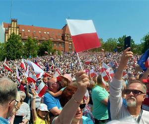 Manifestacja 4 czerwca na placu Solidarności w Szczecinie