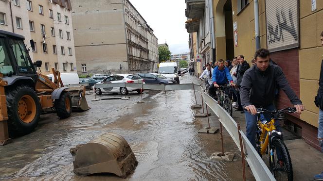 Awaria wodociągowa na Komuny Paryskiej