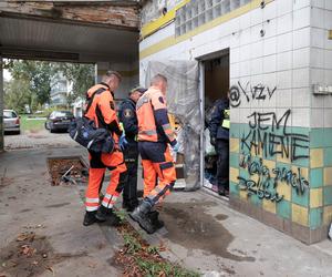 Interwencja Straży Miejskiej na Pradze-Południe. Funkcjonariusze profesjonalnie zajęli się osobą bezdomną, która potrzebowała pomocy
