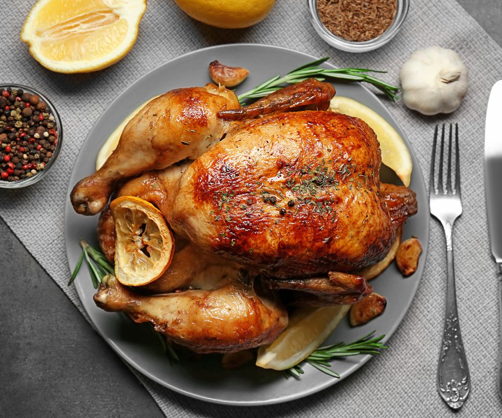 Pieczone kurczę z solanki lepsze niż z rożna - łatwy przepis na udany świąteczny obiad