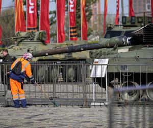 Zdobyte czołgi Leopard 2 i Abrams w Moskwie 