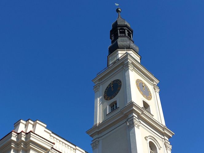 Na ratuszu w Lesznie czas stanął. Zegar przejdzie naprawę