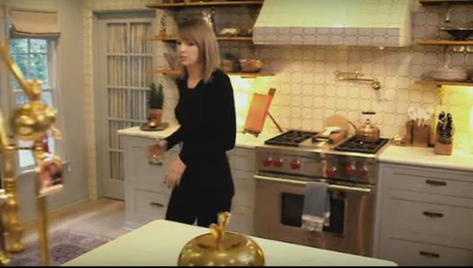 Dom Taylor Swift