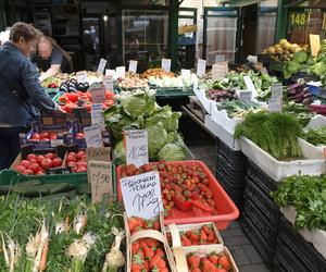 Ceny warzyw i owoców zwalają z nóg! Drożyzna na warszawskich bazarach 