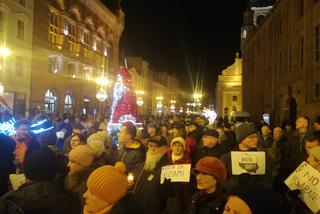 Manifestacja w obronie sądownictwa na Rynku Staromiejskim w Toruniu