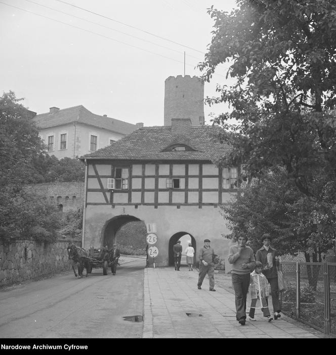 Łagów na starych fotografiach. Poznajesz te miejsca? 