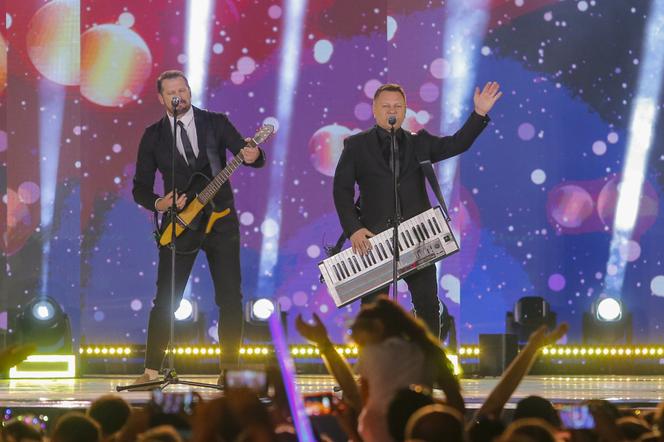 Wakacyjna Trasa Dwójki: Wielkie święto w Stalowej Woli! 30 lat disco polo wielkie gwiazdy i niesamowite duety!