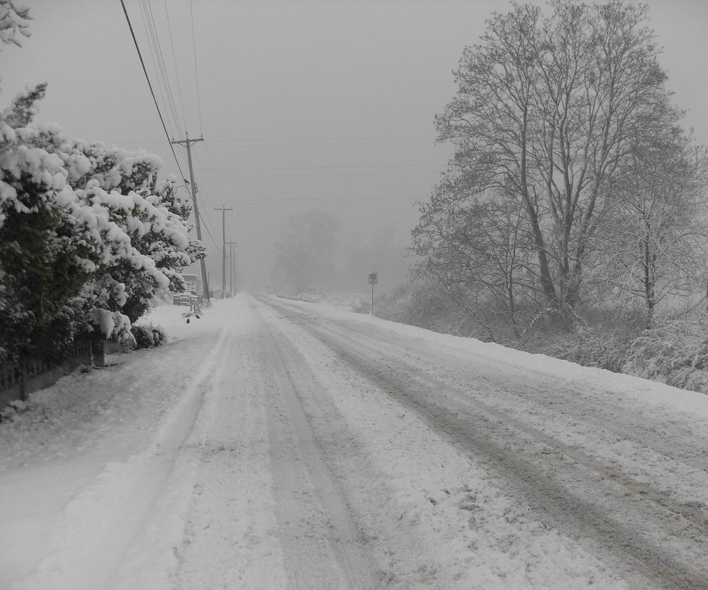 Śnieg zasypie Polskę! Fatalne wieści dla kierowców. Jest ostrzeżenie nie tylko przed białym puchem