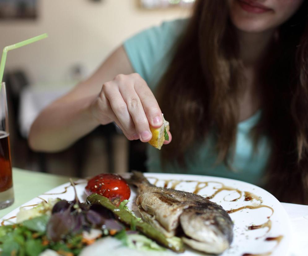 Te trzy ryby najchętniej kupują Polacy. Tak wpływają na nasze zdrowie