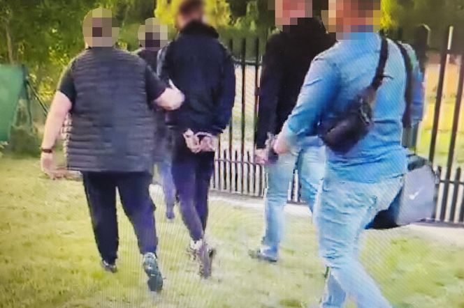 Poszukiwany przez wymiar sprawiedliwości wpadł w domku letniskowym! Kryminalni z Woli zatrzymali 32-latka