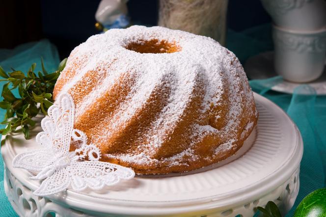 Babka piaskowa - przepis na prostą babkę piaskową wielkanocną