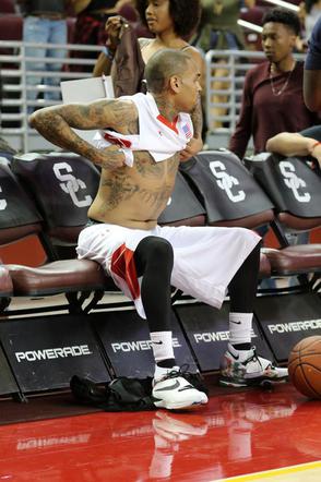 Chris Brown na meczu koszykówki