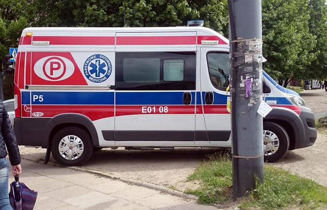 Groźny wypadek na Bandurskiego w Łodzi. Kierowca osobówki stracił panowanie nad autem