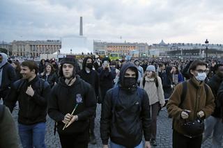 Zamieszki w Paryżu. Demonstranci protestują przeciw reformie emerytalnej [ZDJĘCIA]