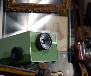 Rzutnik Ania, czyli kino na ścianie w dużym pokoju.