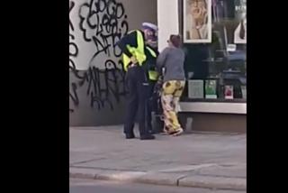 Gliwice: Kobieta szła bez maski. Policjanci zakuli ją w kajdany i zawieźli na komendę