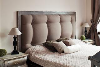 Przytulna brązowa sypialnia