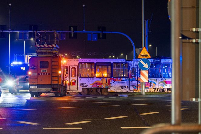 Zderzenie tramwaju linii 10 z autobusem 107 we Wrocławiu