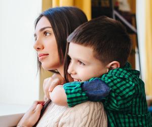 Mówisz tak o sobie przy dziecku? Nie zdziw się, kiedy usłyszysz właśnie te zdania