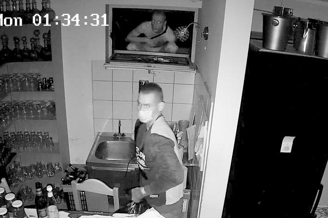 Włamanie do restauracji w Bydgoszczy. Rozpoznajesz tych mężczyzn?