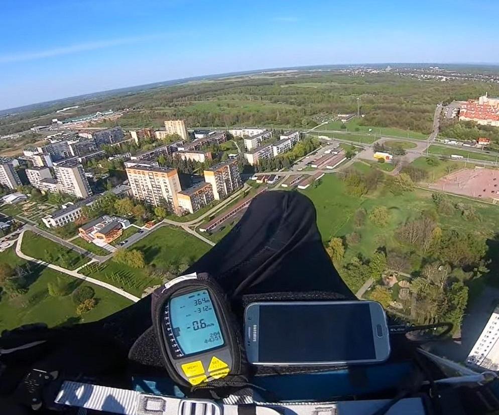 Paralotniarz z Tarnowa przeleciał 85 kilometrów, aby wypić kawę z rodzicami
