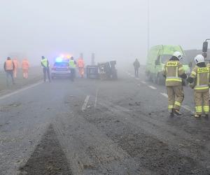 Kolizja za kolizją na S5 koło Leszna. Na wysokości Lipna w gęstej mgle wpadają na siebie samochody