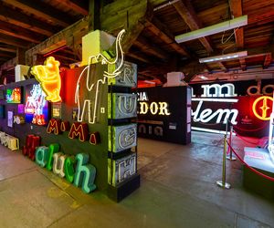 Neony z Muzeum Neonów w Warszawie
