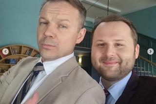 Barwy szczęścia na planie nowy sezon. Klemens (Sebastian Perdek), Bruno (Lesław Żurek)