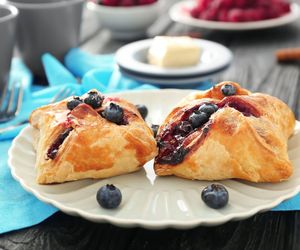 Biorę ciasto francuskie i borówki. W kwadrans mam obłędne ciasteczka 