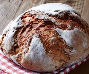 Chleb pełnoziarnisty na zakwasie - jak upiec?