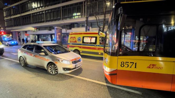 Kobieta przejechana przez miejski autobus. Makabryczny wypadek