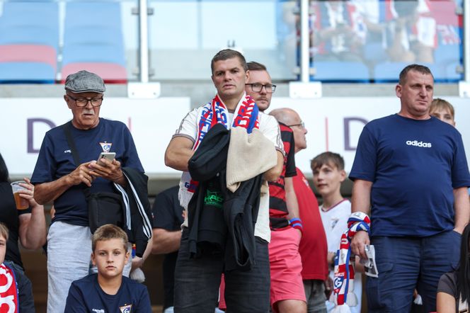 Górnik Zabrze - Termalica Nieciecza. Niesamowita atmosfera na Arenie Zabrze! Kibice Górnika dopingują swoją drużynę