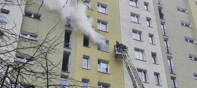 Pożar bloku przy ul. Łukowskiej w Warszawie