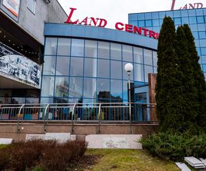 Centrum handlowe Land przy metrze Służew w Warszawie