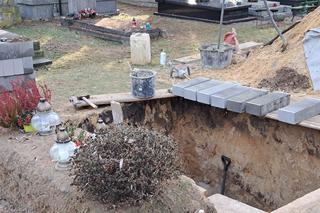  Szykują grób dla Emiliana Kamińskiego