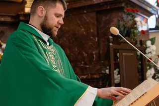 Najlepsze życzenia dla księży na Wielki Czwartek. Sprawdź, czego życzyć kapłanom