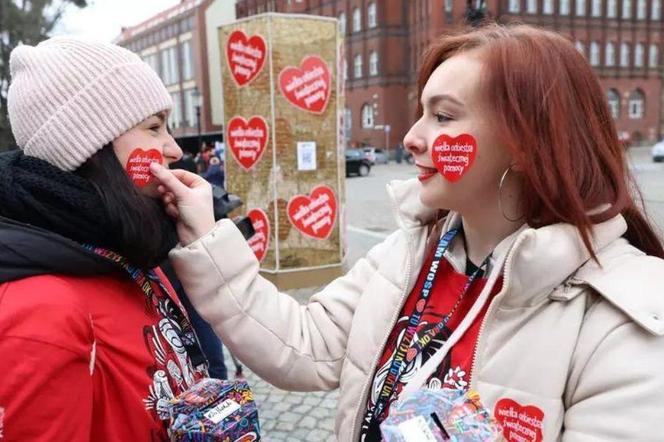 W Gdańsku już grają dla WOŚP. Wolontariusze na ulicach, a pierwsze datki już w puszkach