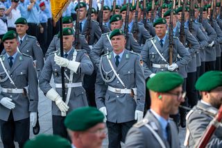 Hitlerowskie saluty i rasizm w Bundeswehrze. Niemcy wyrzucają żołnierzy za ekstremizm