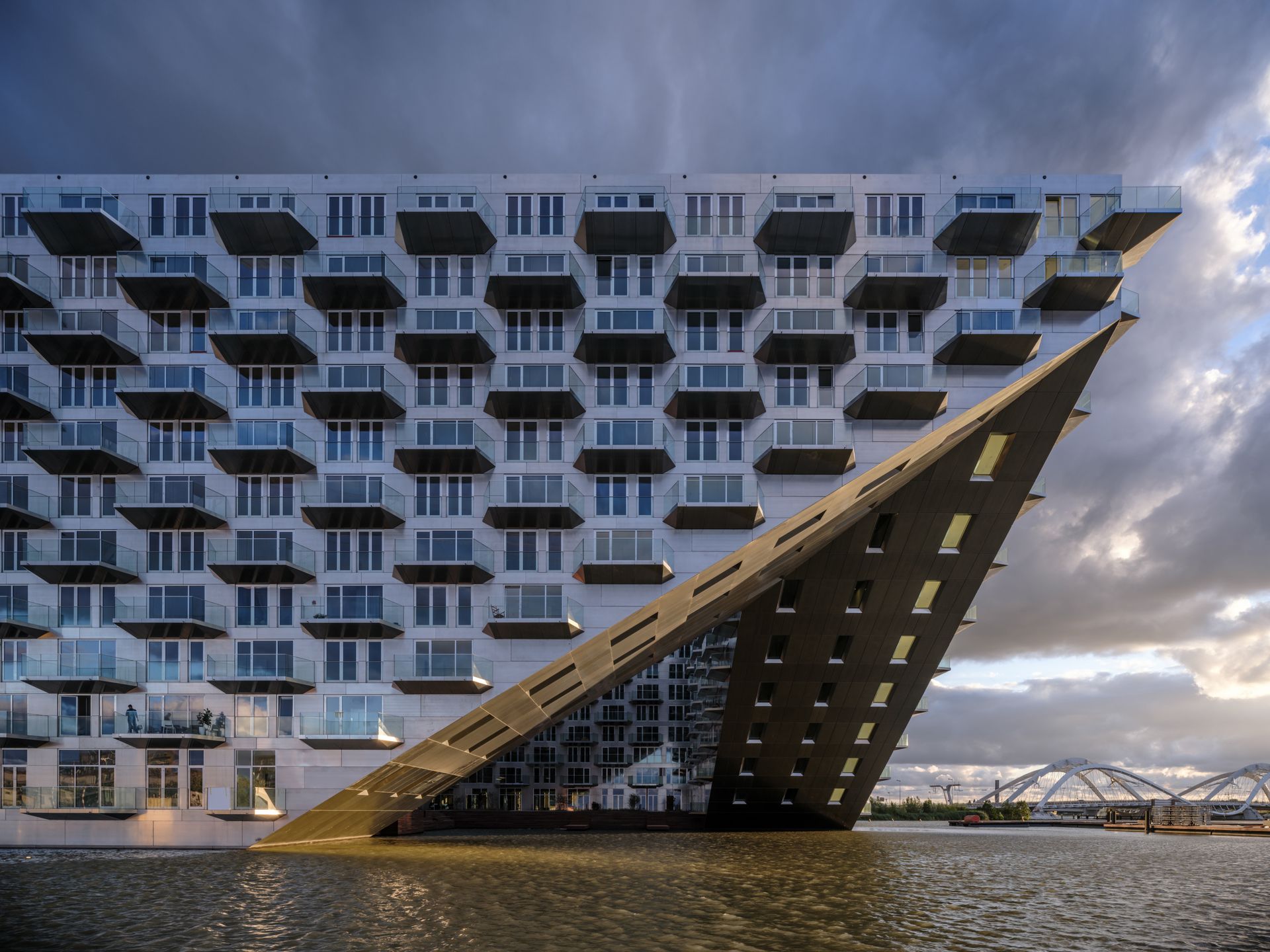 Blok Sluishuis w Amsterdamie_Bjarke Ingels Group_(BIG)_Barcode Architects_40