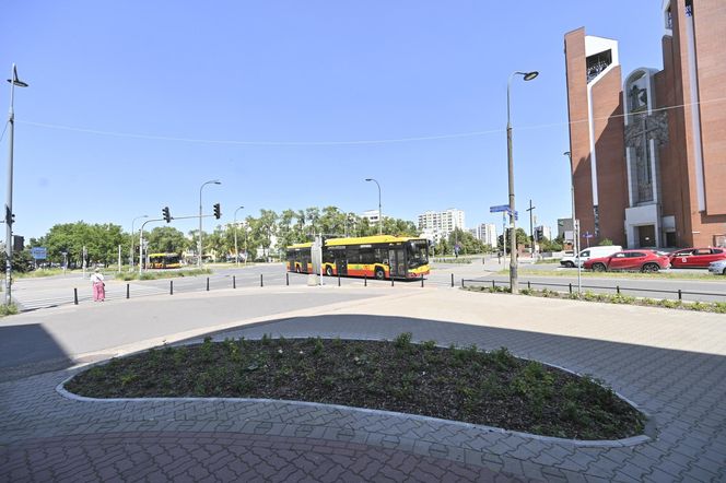 Mieszkańcy Warszawy oceniają efekty rozbetonowania stolicy. Przeżyliśmy upał na „zielonym skwerze”