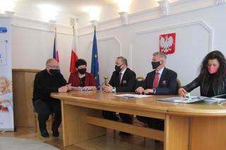 Społecznicy podpisali umowy w połczyńskim ratuszu 