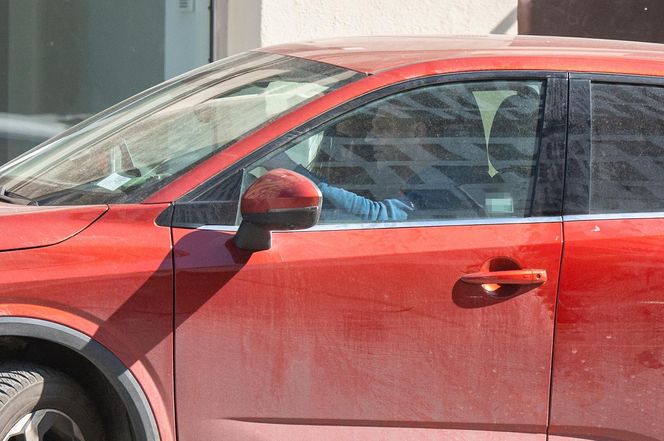 Damięcki i Schejbal wiją wspólne gniazdko? Noszą ciężkie kartony