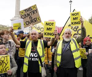 Koronacja Karola III. Protesty przeciwko królowi w Londynie  