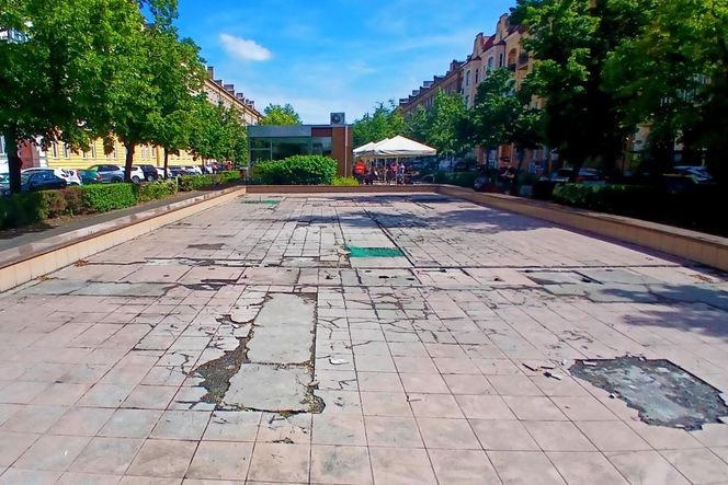 Niedziałające fontanny na al. Jana Pawła II