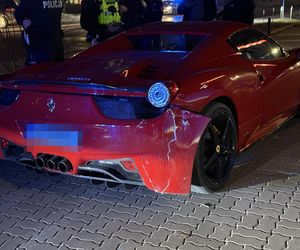 Znany TikToker driftował czerwonym Ferrari. Rozbił auto i uciekł